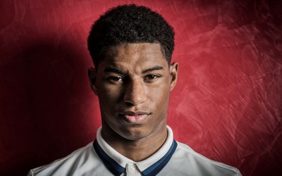 101博体育评论-费兰托雷斯帽子戏法致敬前辈